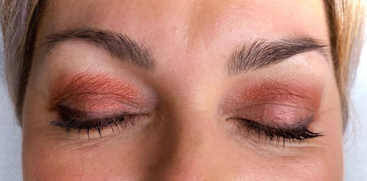Closed eyes before permanent makeup: brows thinning towards the tails.
